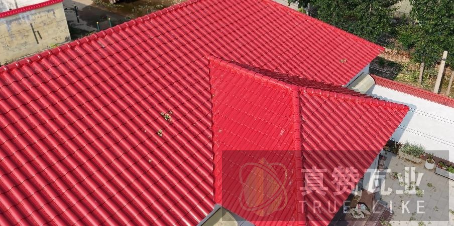 农村自建房铺中国红罗曼瓦好看吗？实拍效果一览！